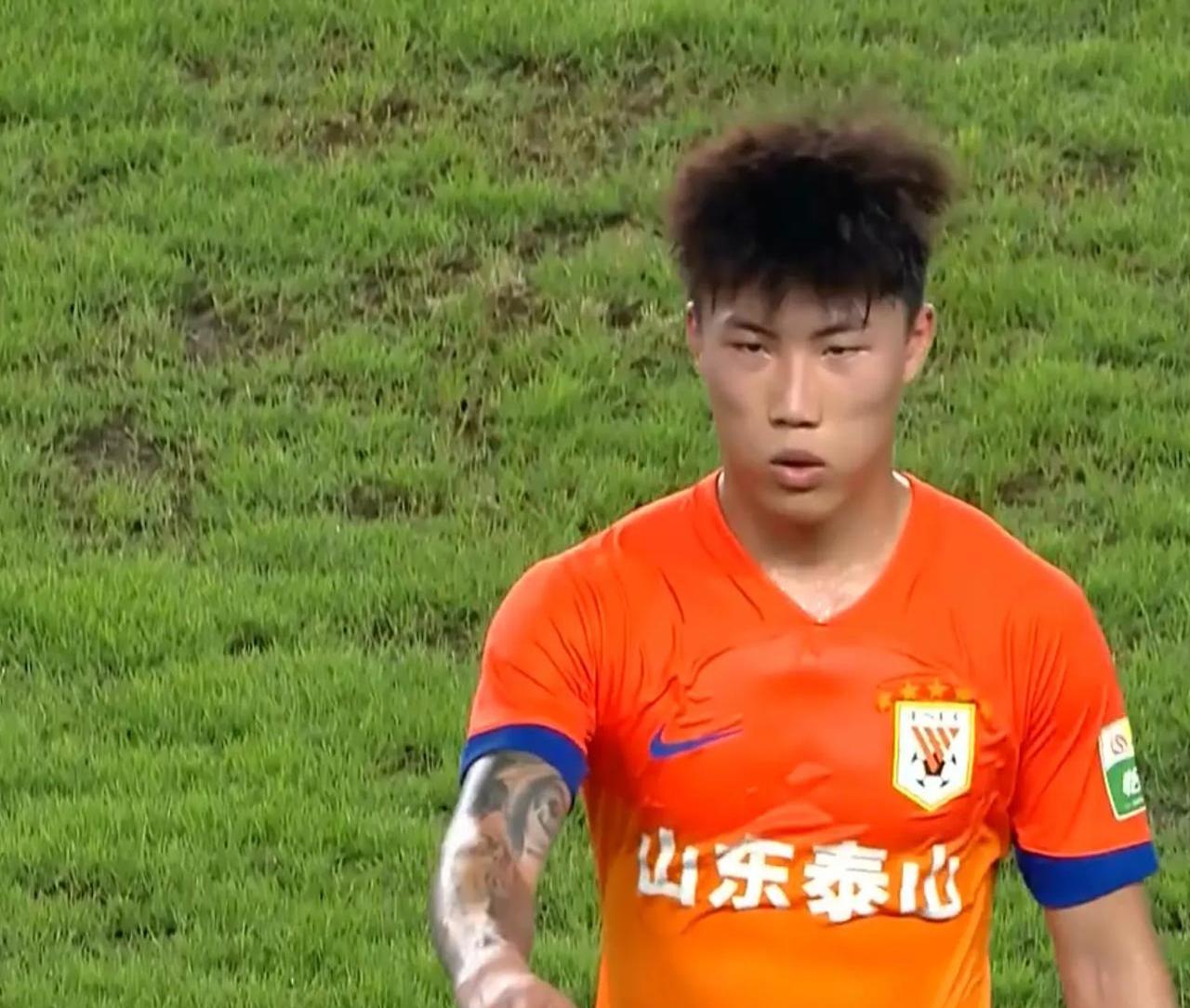 九游app-关于阿森纳观众热烈欢呼！，阿扎伦卡迎来二十赛季出色发挥上演精彩一战的信息-九游app