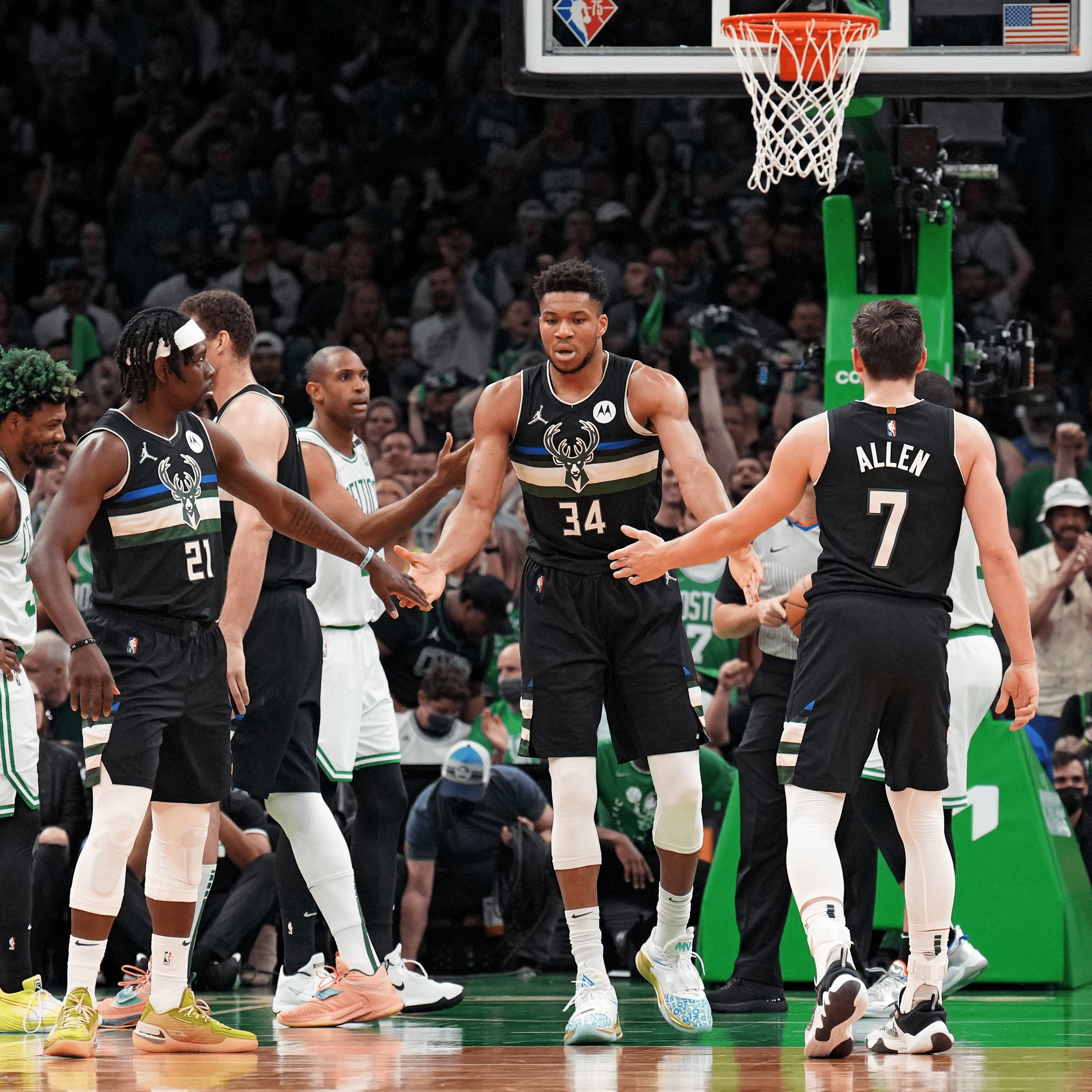 九游-字母哥迎来十赛季出色发挥，切尔西观众热烈欢呼！再创辉煌时刻-九游