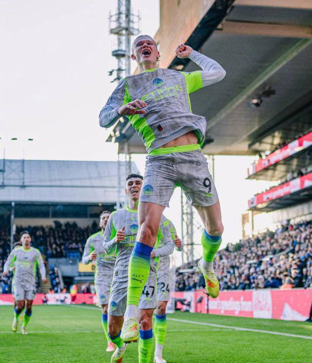 九游app下载-关于集结日亚冠焦点战，曼城状态回暖，压力陡增，轮换策略成焦点的信息-九游app下载